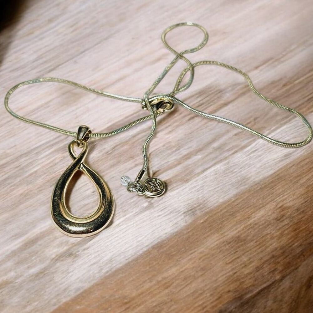 Dana Buchman Women Goldtone Snake Chain Fashion Necklace Infinity Pendant 24 in